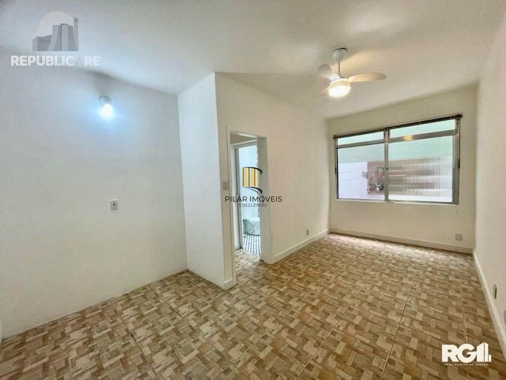 Parte da área externa que possui uma cobertura, após a venda, deve voltar a forma original, sem cobertura. Apartamento estilo garden com área externa privativa, 02 quartos com ventilador de teto, livi