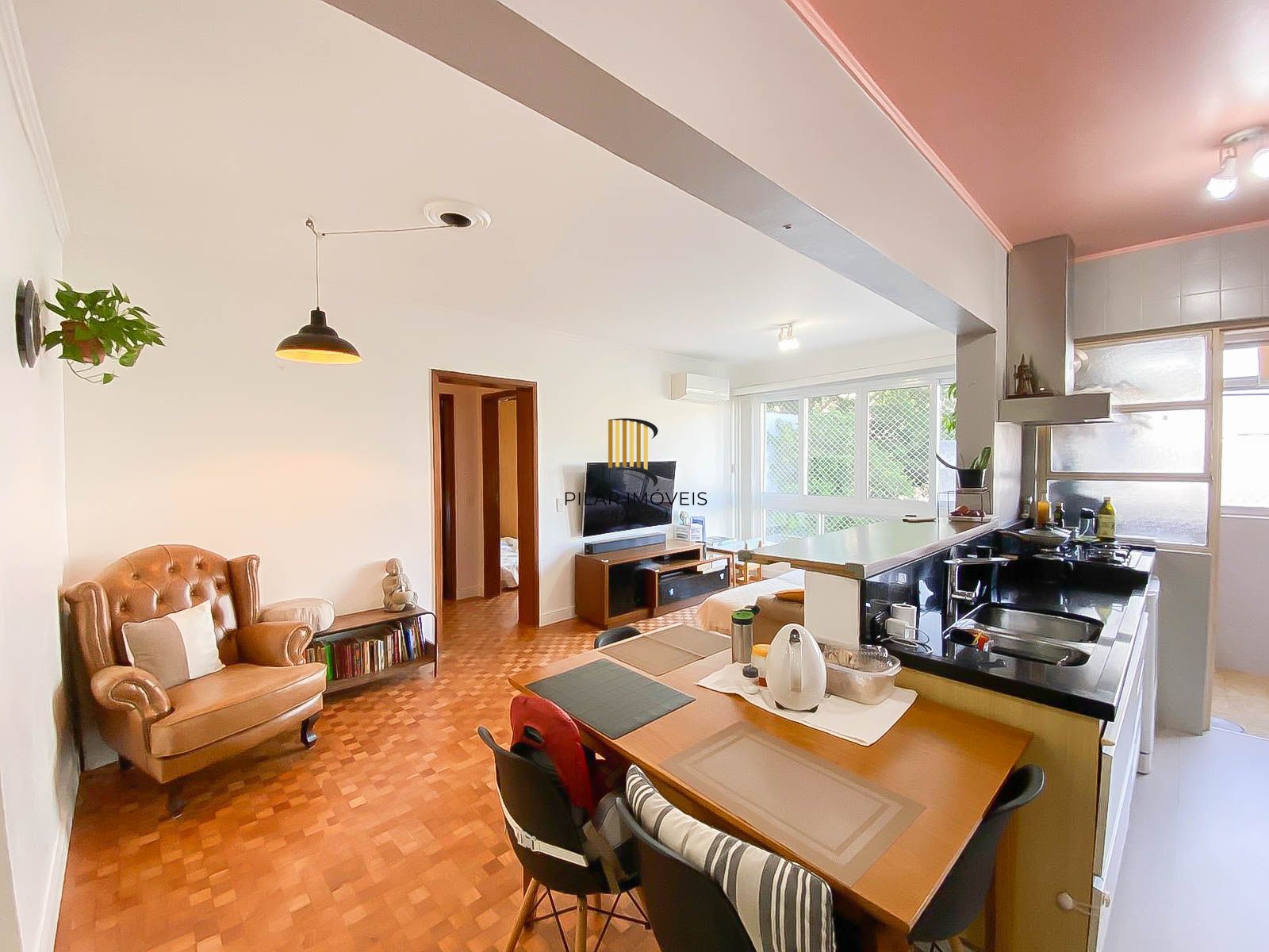 Apartamento 2 Dormitórios com Suíte, Closet, Escritório e Garagem no Rio Branco