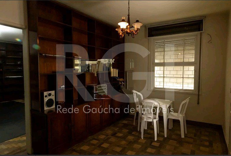 Casa para Venda - 210m², 4 quartos, sendo 1 suites, 4 vagas - Petrópolis