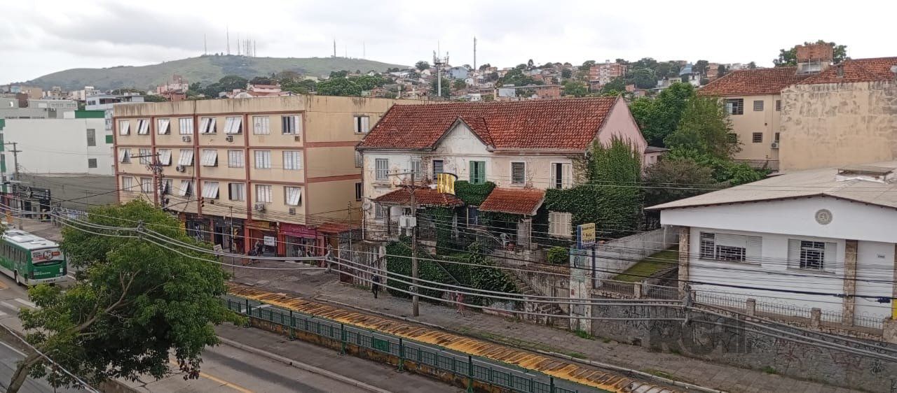 Apartamento de 02 dormitórios, de frente com elevador bairro Partenon- Porto Ale