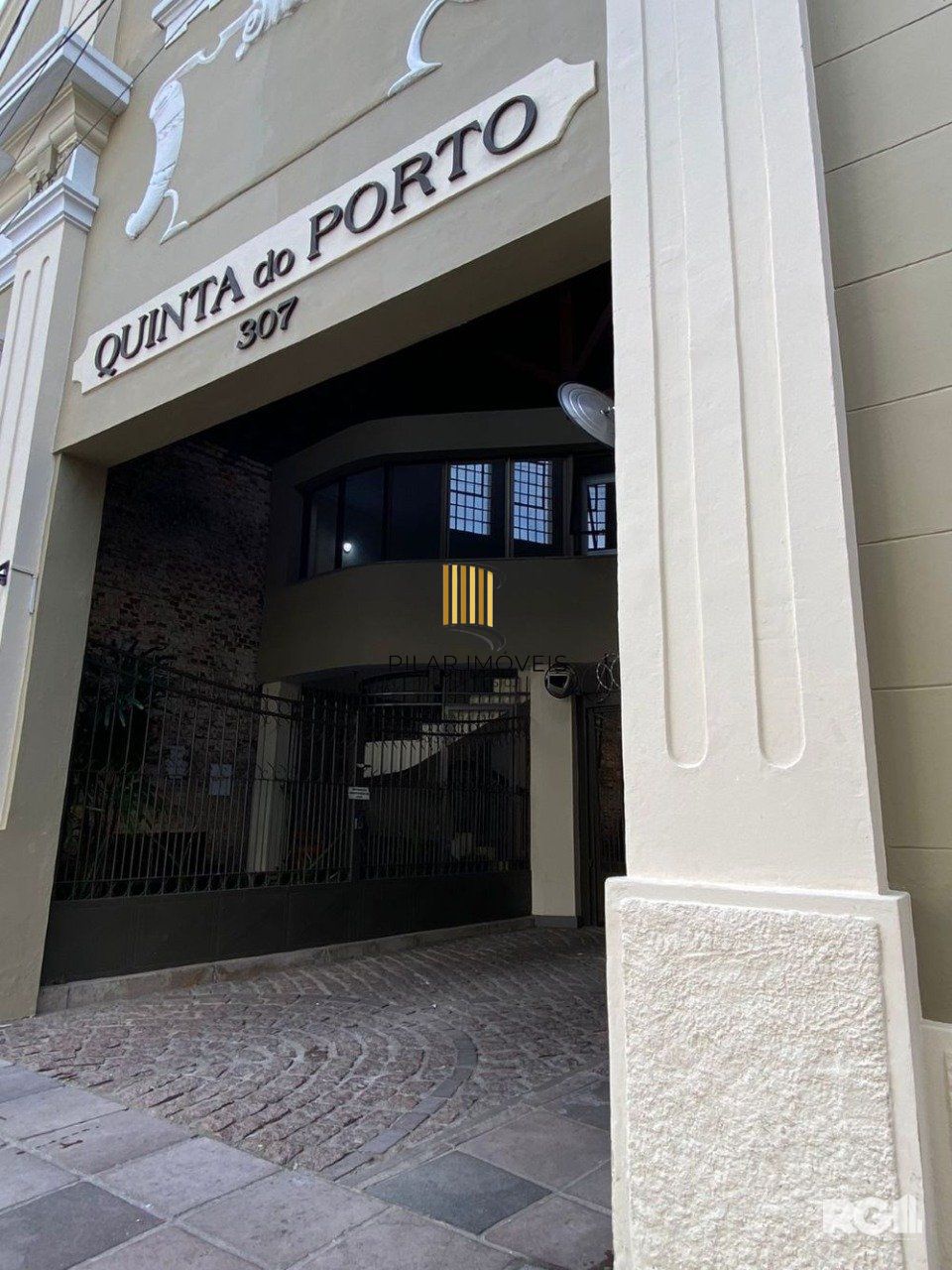 APARTAMENTO 2 DORMITÓRIOS COM VAGA DE GARAGEM COBERTA! CÓD.390235