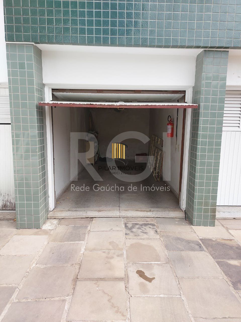 Apartamento com 3 quartos, 2 banheiros, desocupado e 1 vaga!