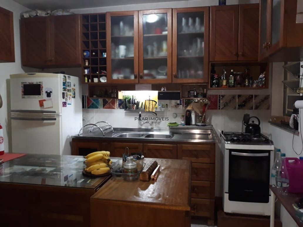 3 dormitórios com garagem no Menino Deus.