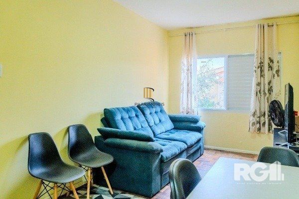 Apartamento com 1 quarto e 47m² à venda em Medianeira, Porto Alegre.
