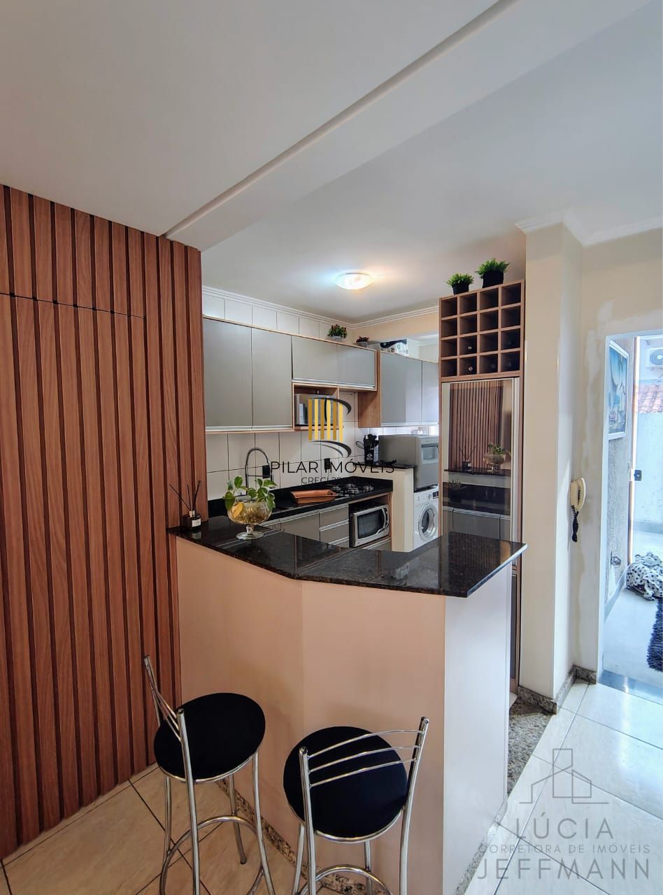 Casa em condomínio semi-mobiliada, desocupada e pronta para morar!