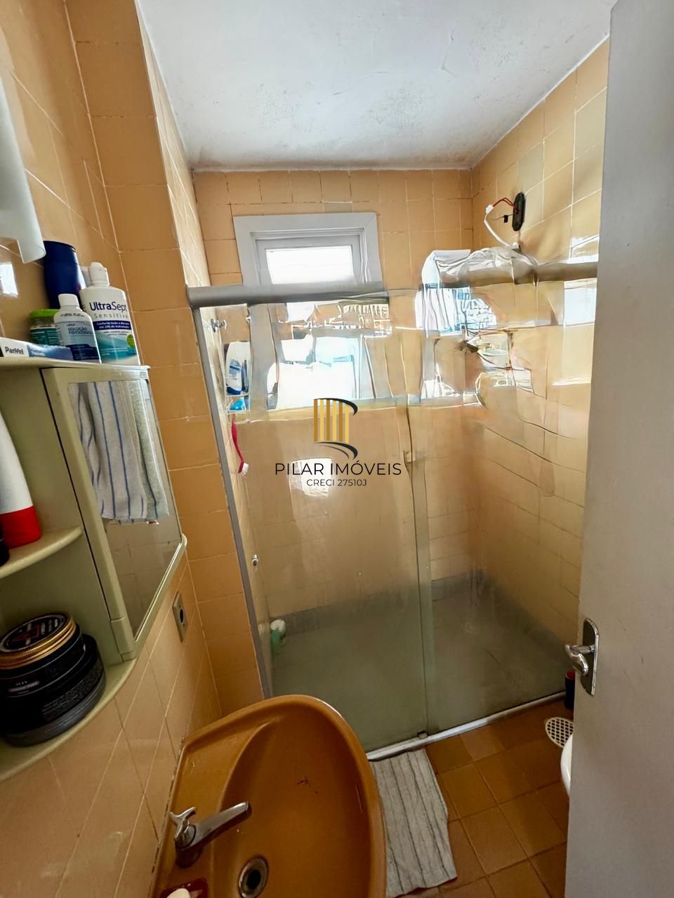 Apartamento de 2 dormitórios, de frente no bairro Menino Deus, em Porto Alegre!