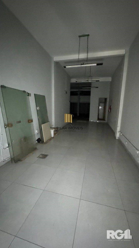 EXCELENTE OPORTUNIDADE LOJA NA AV. JOÃO PESSOA DE 135M² PRIVATIVOS. CÓD RP389908