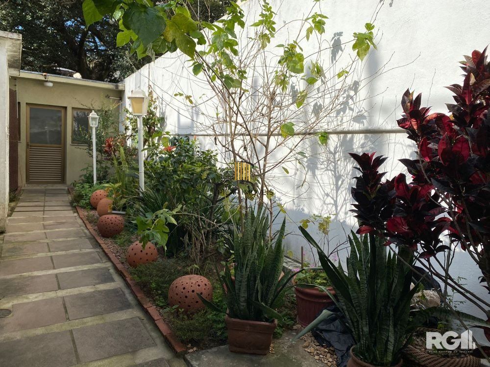 APARTAMENTO 2 DORMITÓRIOS COM VAGA DE GARAGEM COBERTA! CÓD.390235
