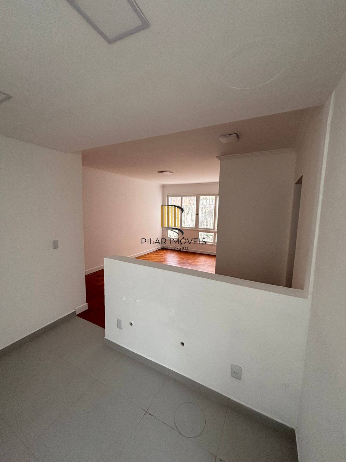 Apartamento amplo reformado com vaga de garagem  à venda na Marquês do Pombal