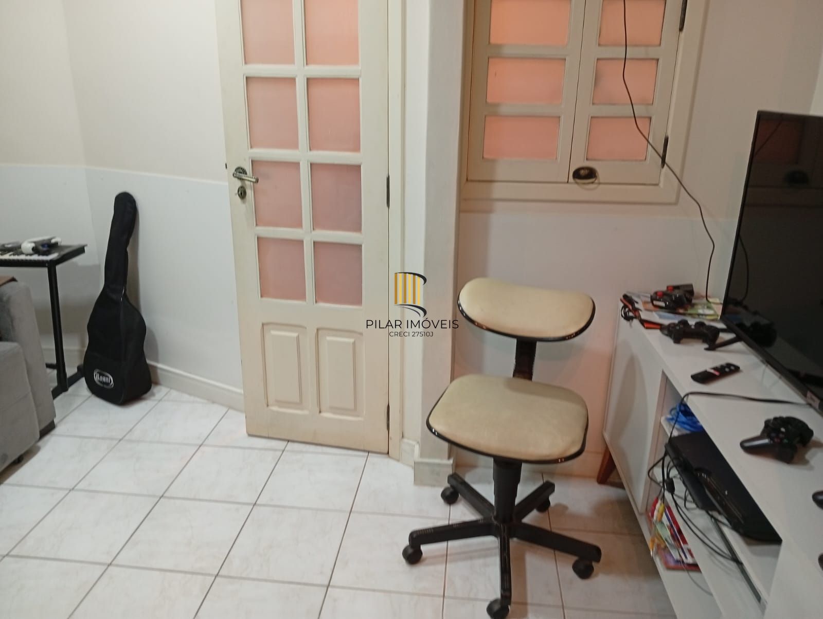 Casa com 5 quartos , 7 banheiros e pátio!