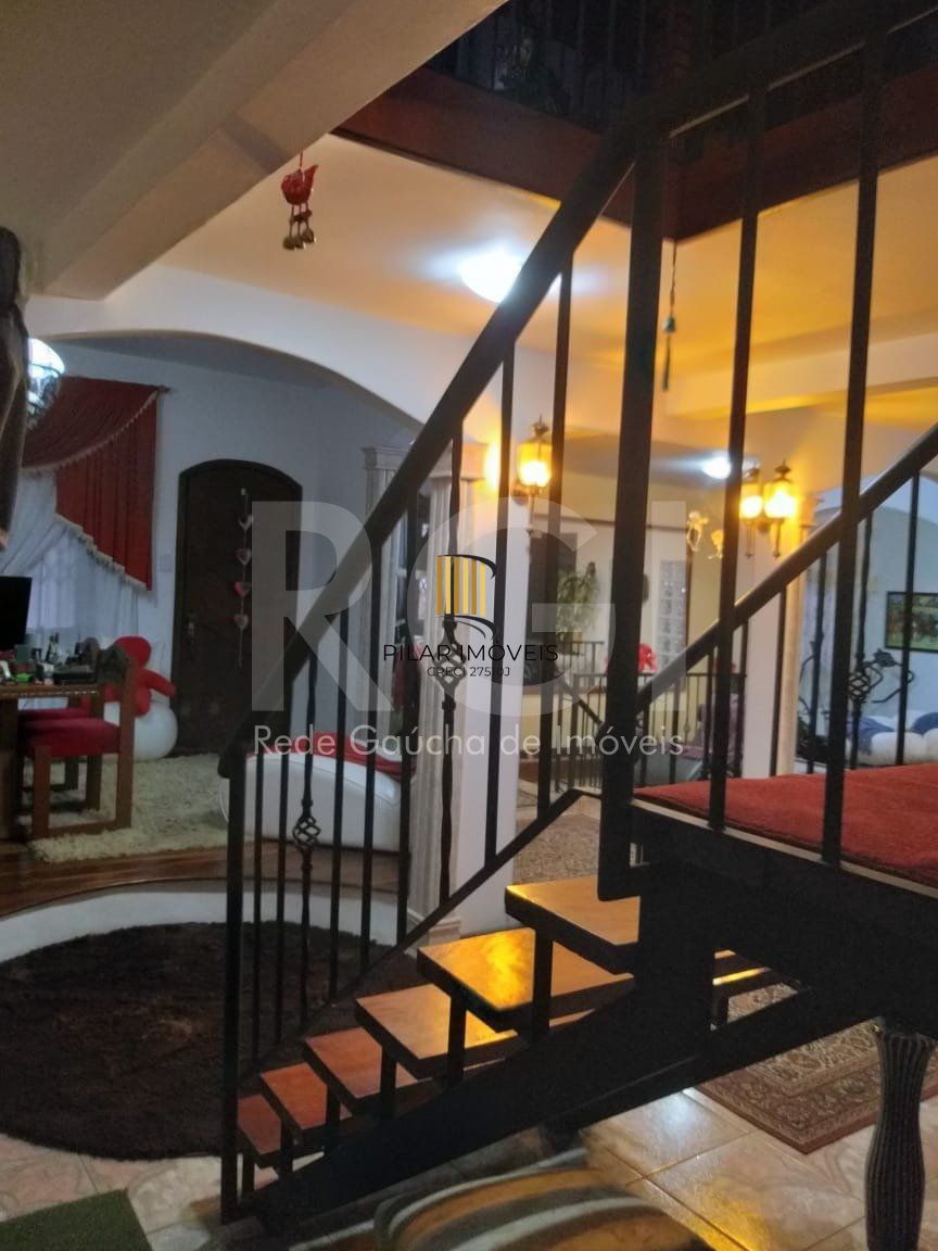 Casa para Venda - 750m², 6 dormitórios, sendo 3 suites, 4 vagas - Partenon