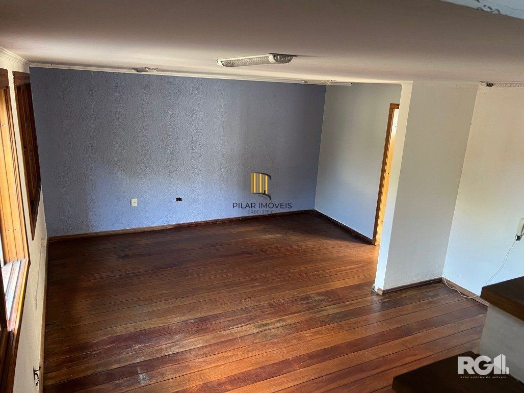 Casa 4 dormitórios, com sacada e amplo terraço