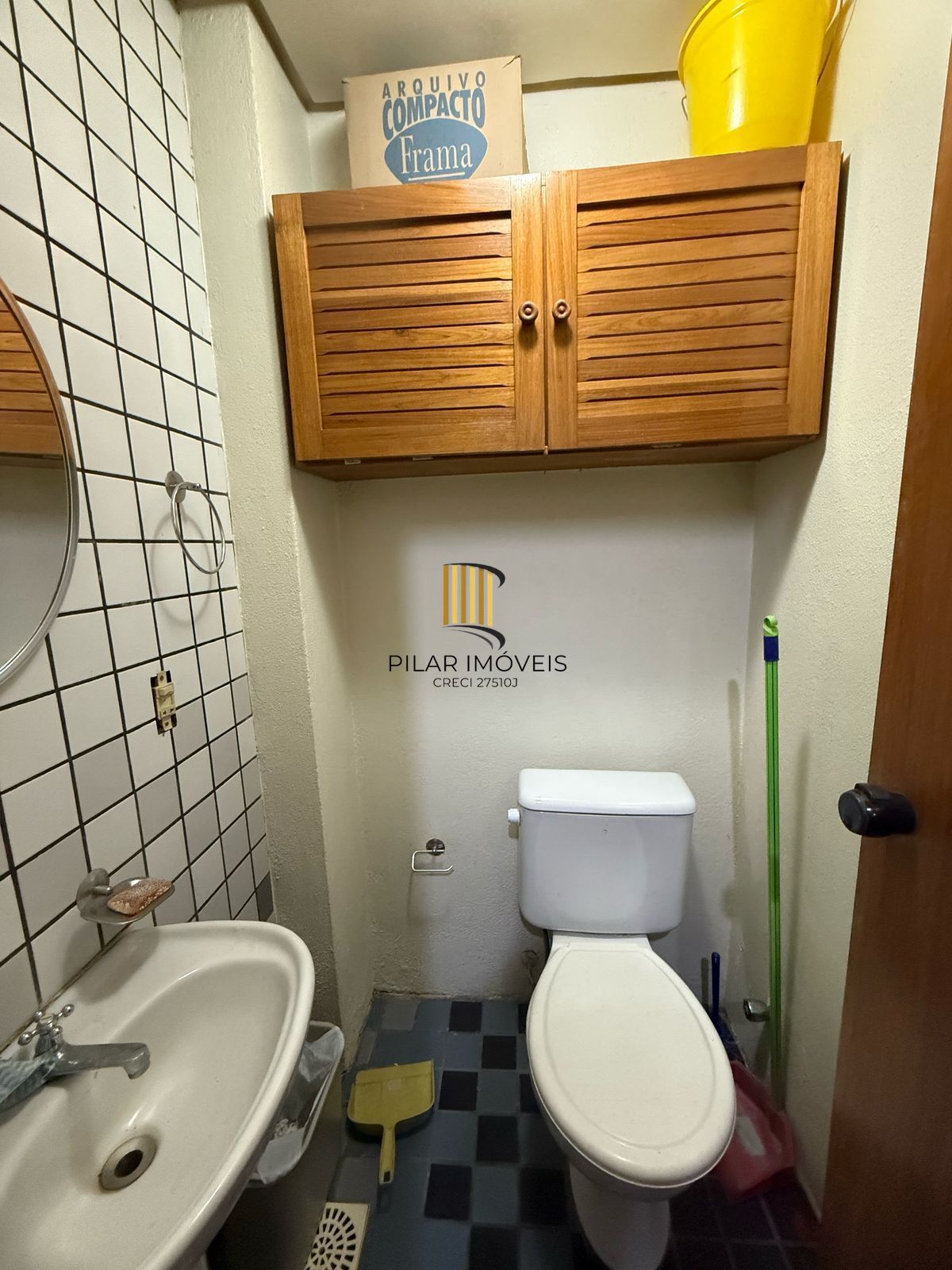 Sala comercial duplex,  área privativa de 71,68m², Bairro Azenha- Porto Alegre