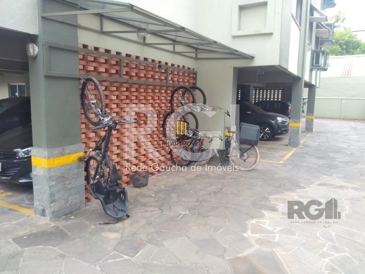 Apartamento 2 quartos, 2 banheiros e garagem na Cidade Baixa.