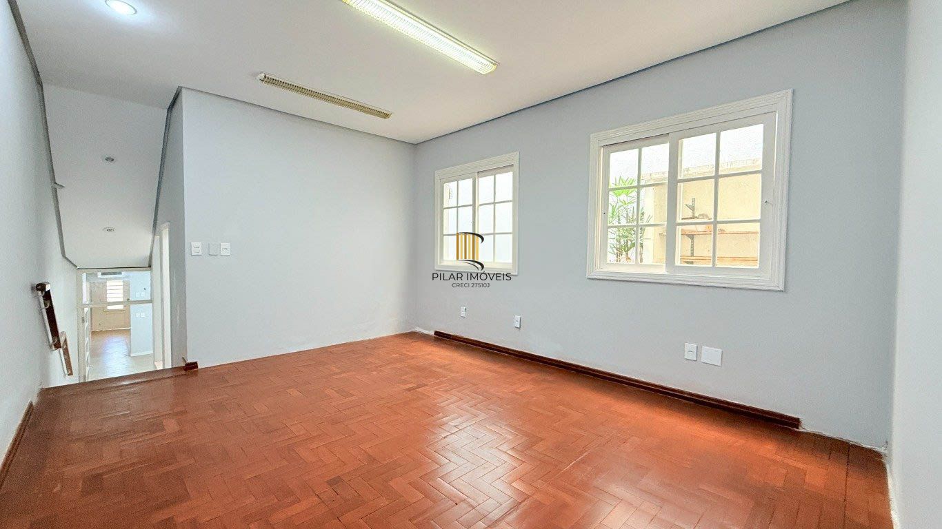 CASA 230m² 5 QUARTOS/SALAS, 3 VAGAS DE GARAGEM - USO RESIDENCIAL OU COMERCIAL
