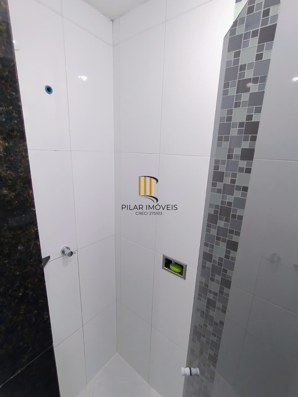 #Vende apartamento  desocupado com 2 quartos no Menino Deus#