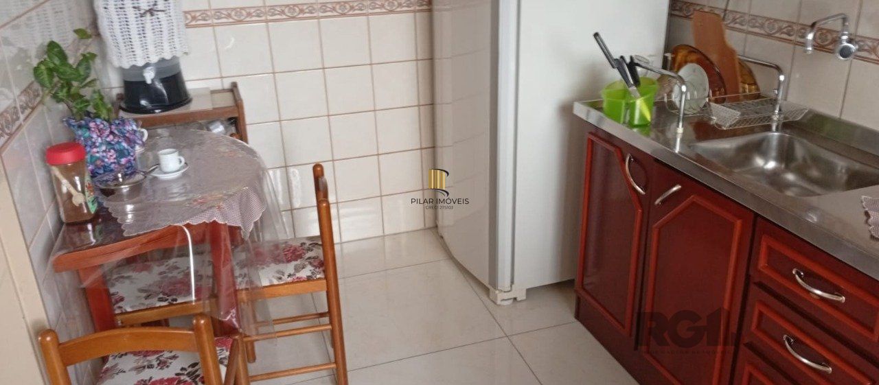 Apartamento de 02 dormitórios, de frente com elevador bairro Partenon- Porto Ale