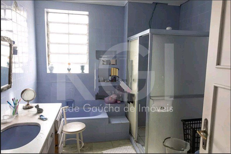 Casa para Venda - 210m², 4 quartos, sendo 1 suites, 4 vagas - Petrópolis