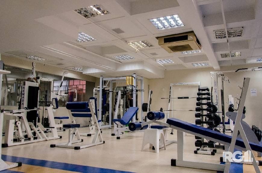 EXCELENTE SALA COMERCIAL NA CIDADE BAIXA COM 2 VAGAS ROTATIVAS A VENDA.