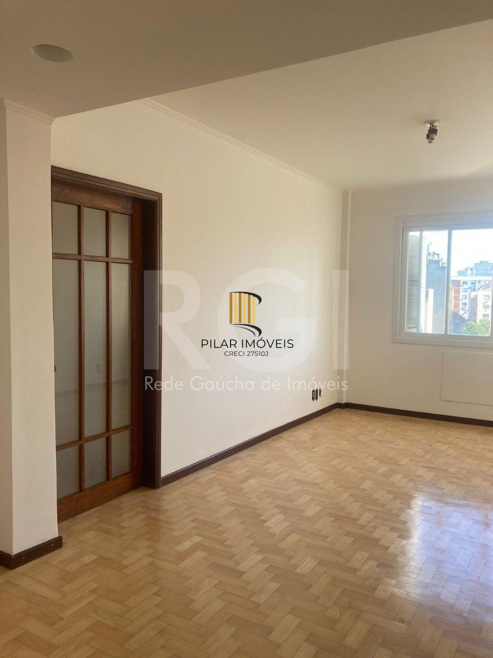 Ampla apartamento 3 dormitorios,living 2 ambientes na Cidade Baixa, com 2 garage - Pilar Imóveis