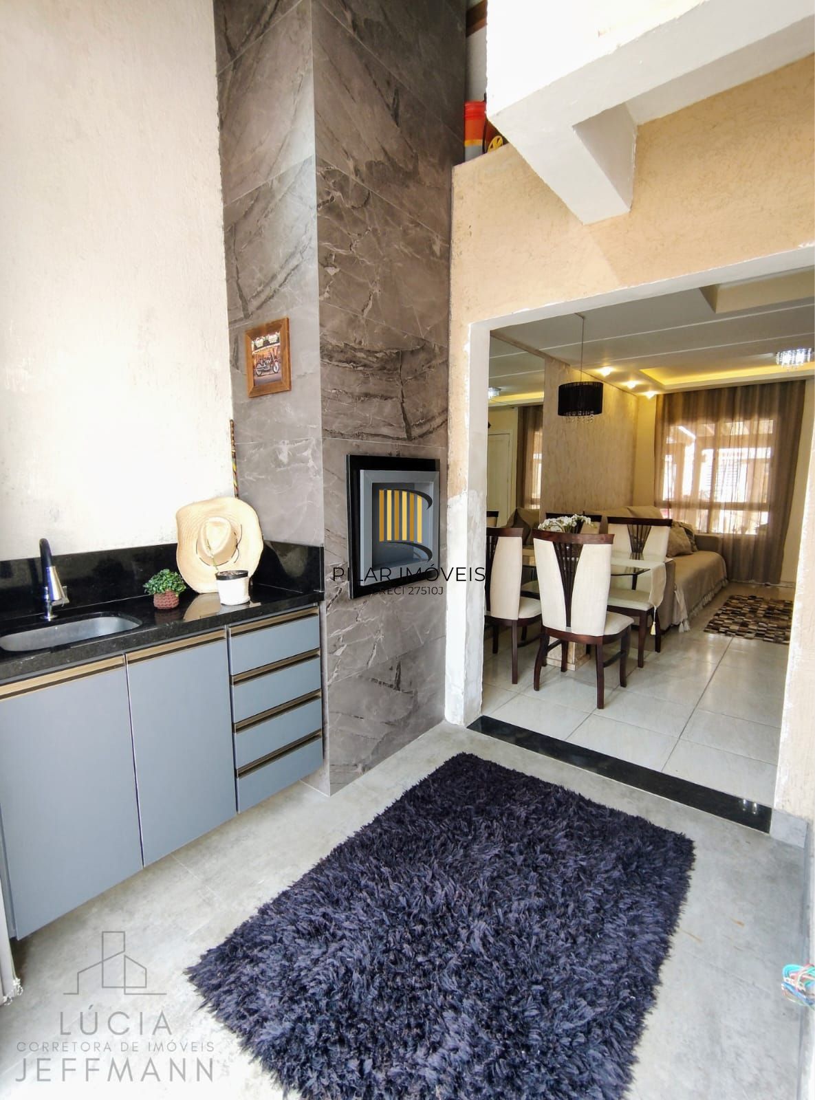 Casa em condomínio semi-mobiliada, desocupada e pronta para morar!