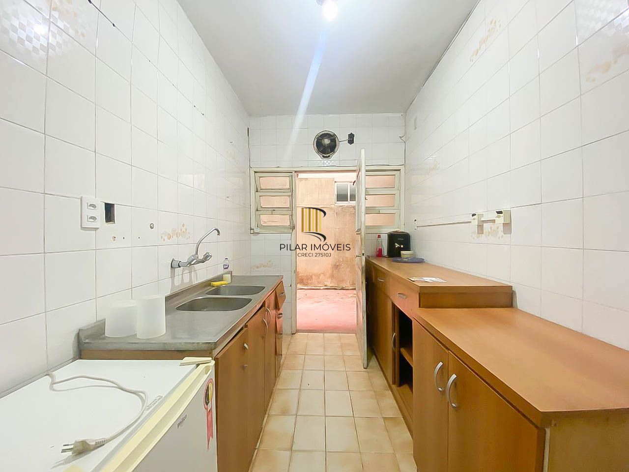 Apartamento 2 Dormitórios com Vaga Coberta no Menino Deus – Av. Ganzo, de Frente