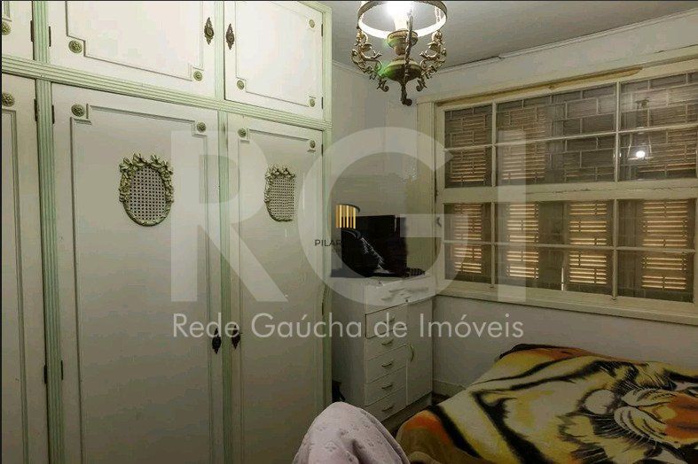 Casa para Venda - 210m², 4 quartos, sendo 1 suites, 4 vagas - Petrópolis