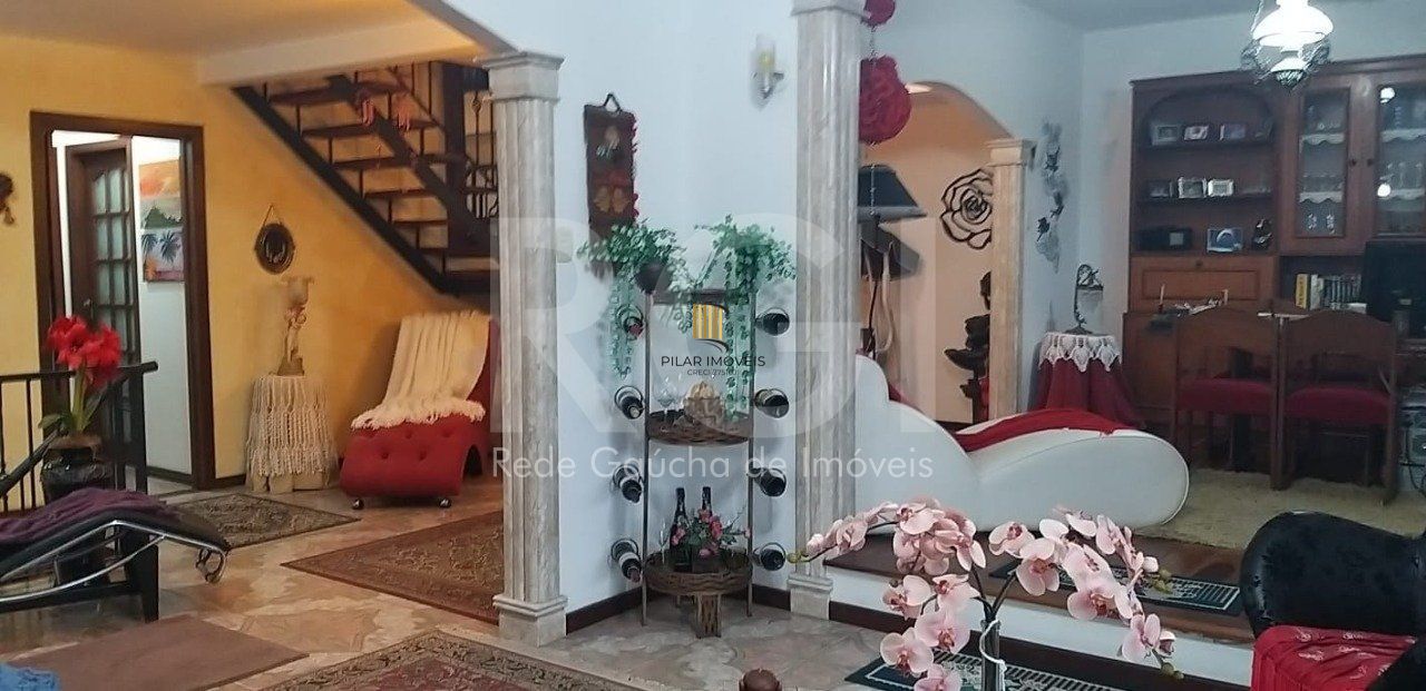 Casa para Venda - 750m², 6 dormitórios, sendo 3 suites, 4 vagas - Partenon