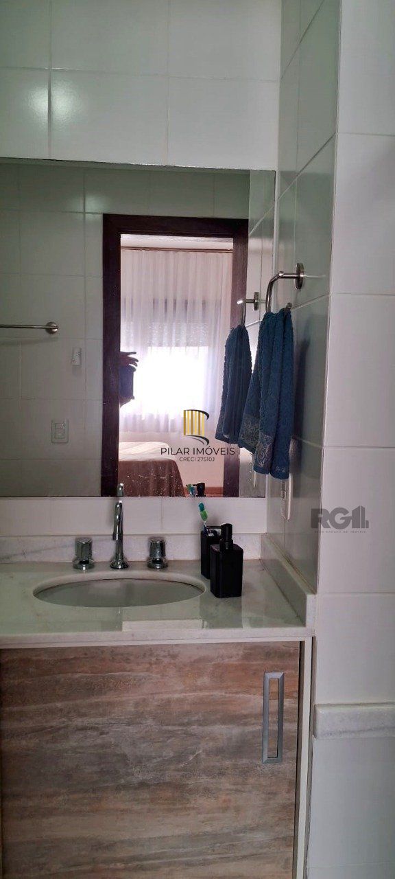 Apartamento 02 dormitórios alto padrão, bairro São João, com 02 vagas cobertas