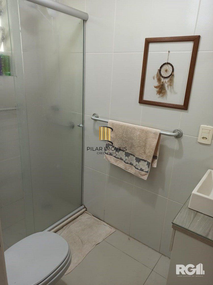 Apartamento à venda na Cidade Baixa – 2 dormitórios, de frente, com sacada integrada – Somente para investidor.