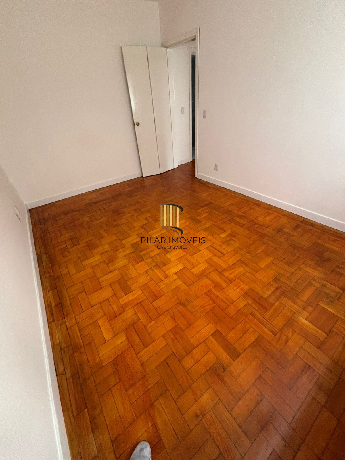 Apartamento amplo reformado com vaga de garagem  à venda na Marquês do Pombal