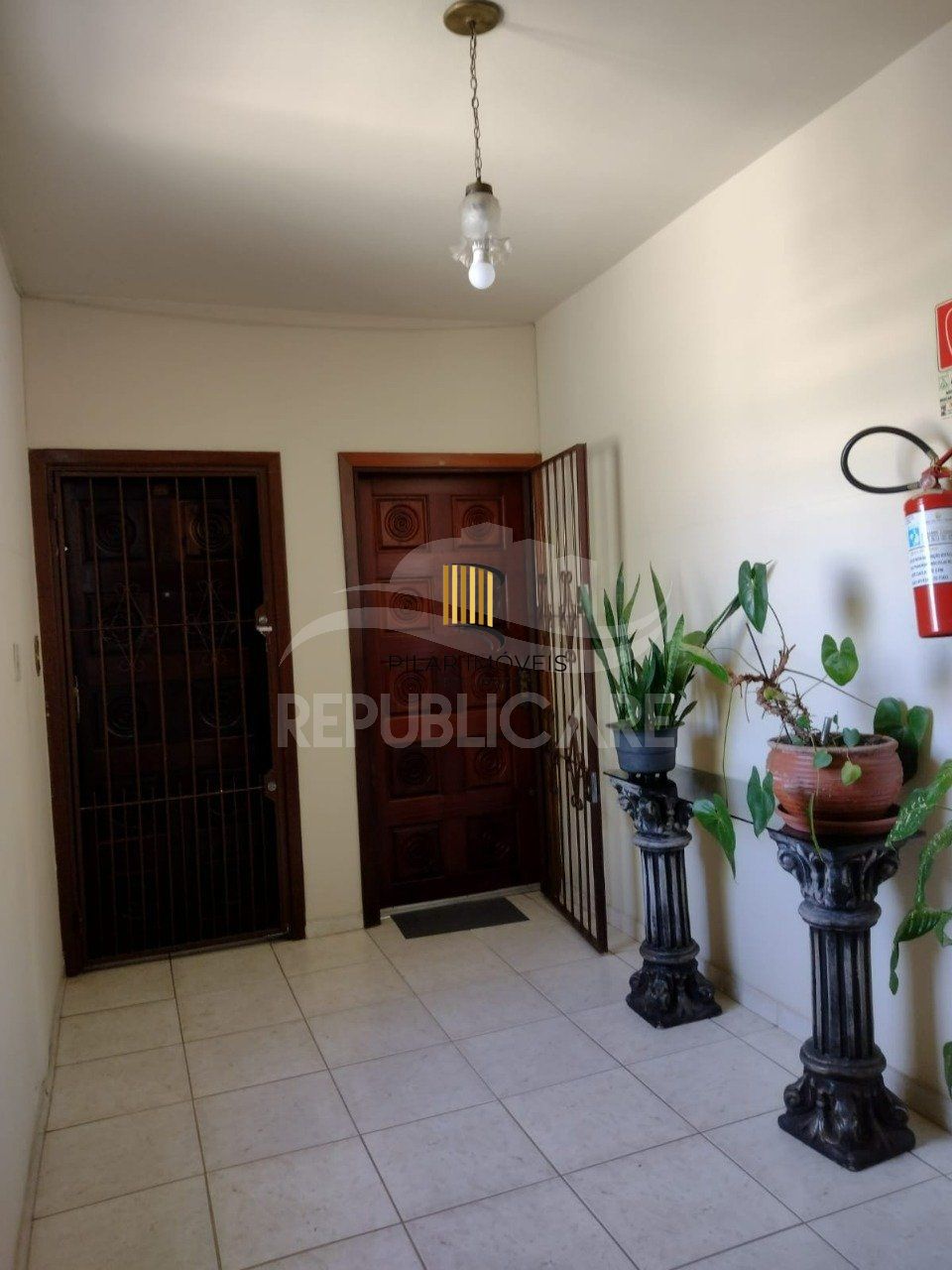Apartamento de 2 dormitórios,  sala, cozinha, área de serviço separada, banheiro social