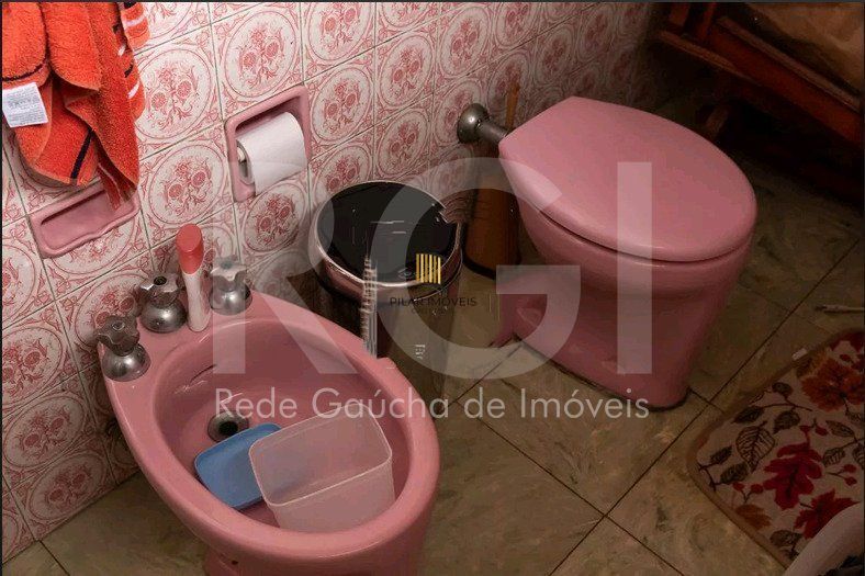 Casa para Venda - 210m², 4 quartos, sendo 1 suites, 4 vagas - Petrópolis