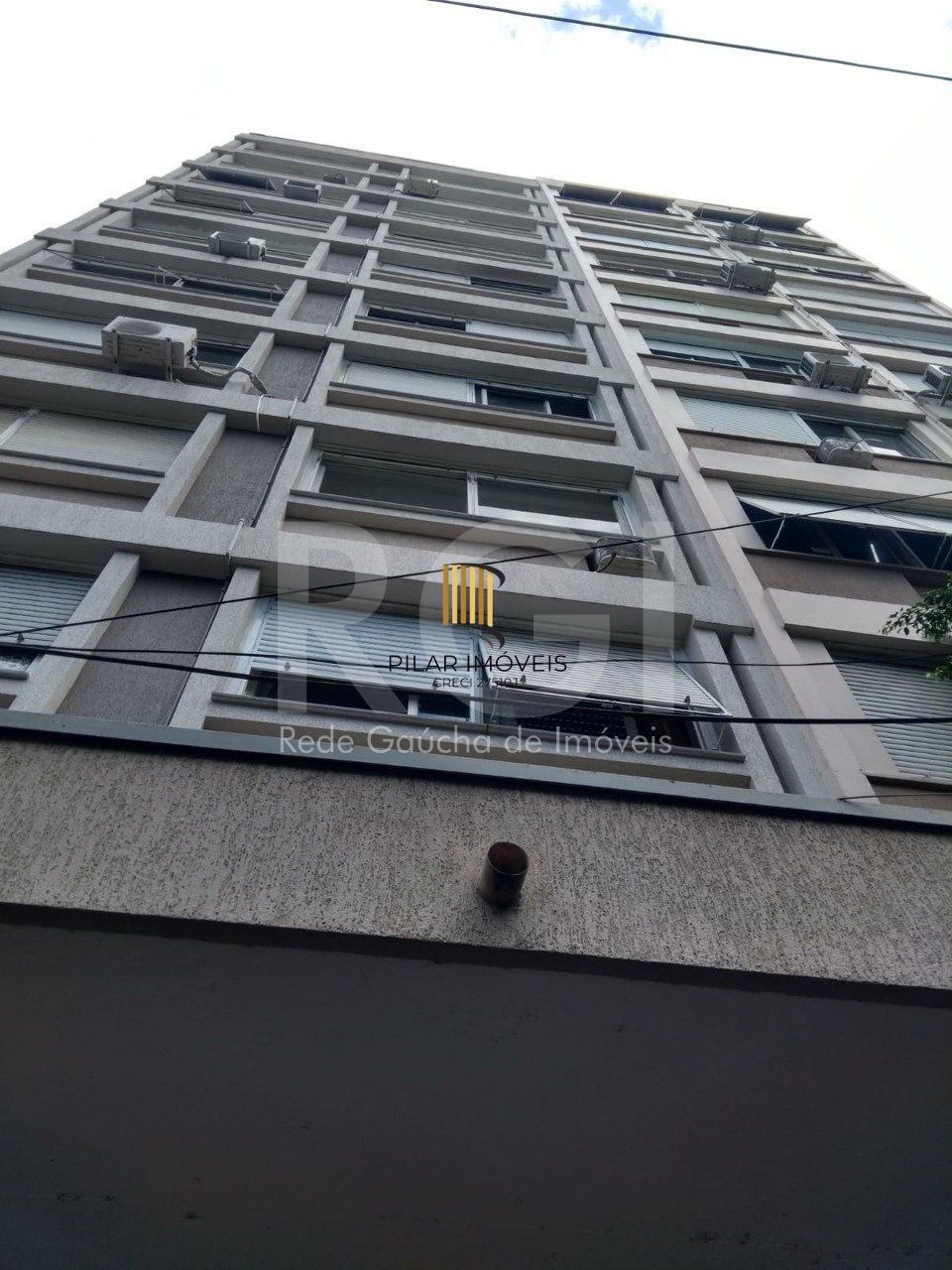 Apartamento JK  em andar alto no coração da Cidade Baixa
