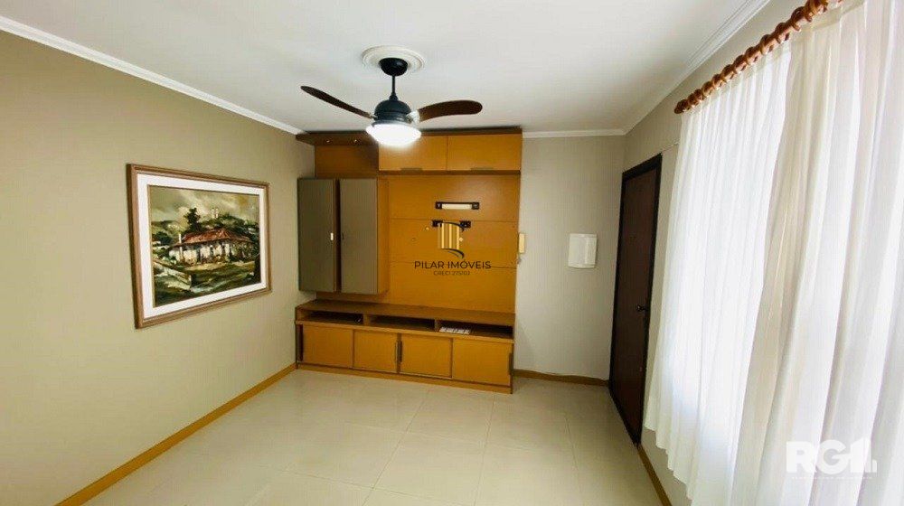 Apartamento de 2 dormitórios, frente, reformado na Cidade Baixa