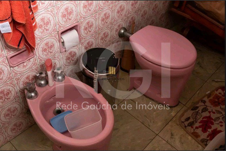 Casa para Venda - 210m², 4 quartos, sendo 1 suites, 4 vagas - Petrópolis