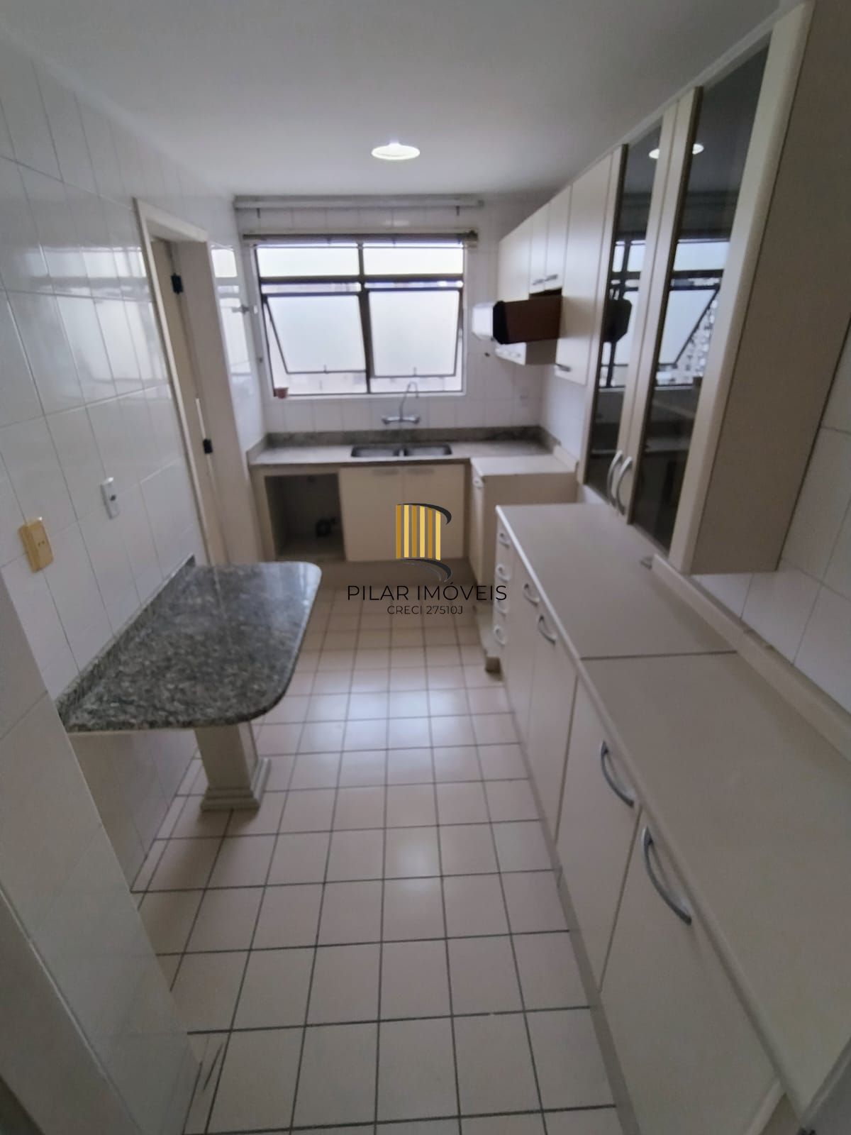 Apartamento 2 quartos, sacada com churrasqueira e  garagem no bairro Cidade Baix