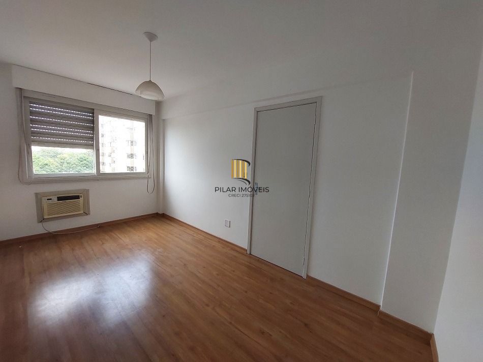 AMPLO APARTAMENTO 1 DORMITÓRIO COM VAGA COBERTA