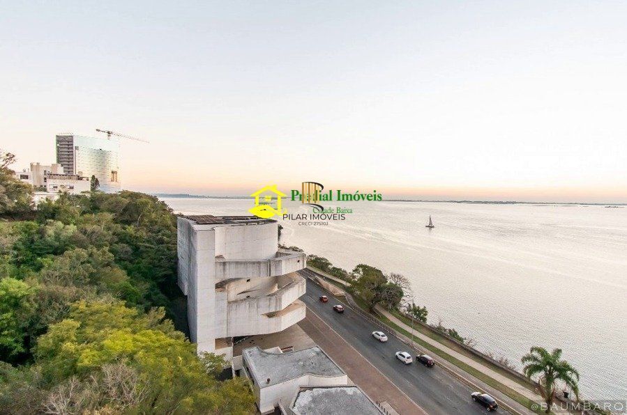 Cobertura para Venda - 306.94m², 3 dormitórios, sendo 2 suites, 2 vagas - Menino