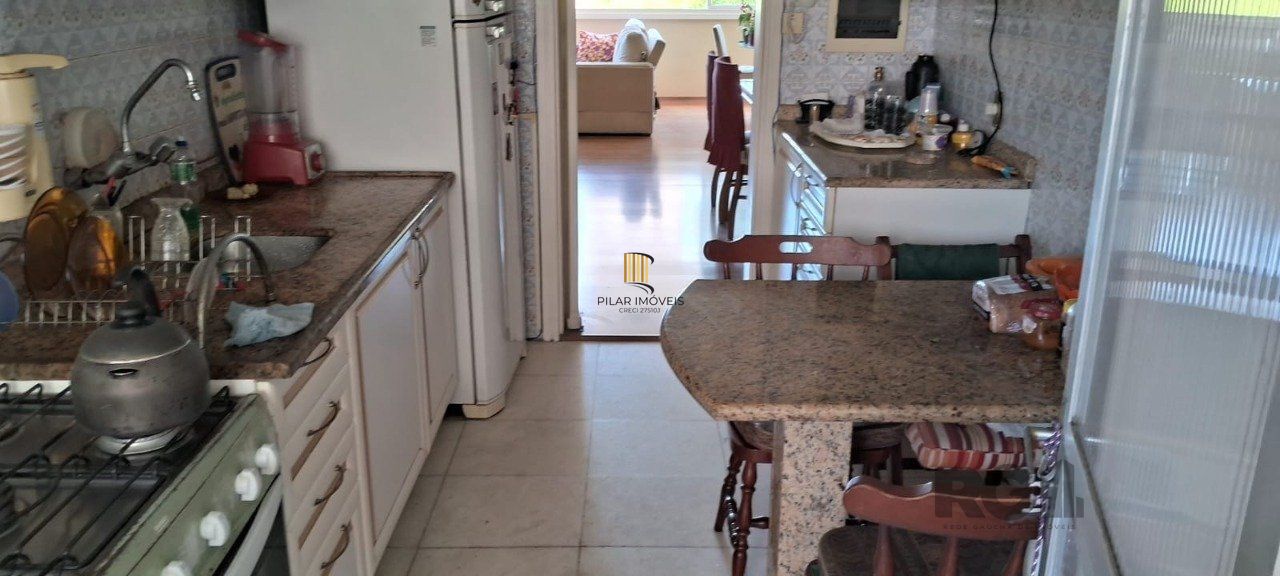 Apartamento de 152 m², com 3 dormitórios, 1 suíte e 2 vagas no bairro Bom Fim