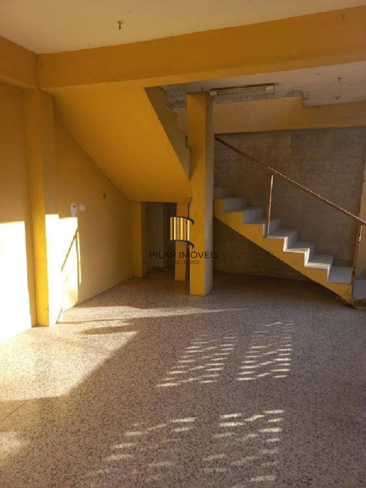 Casa 4 dormitórios, com sacada e amplo terraço