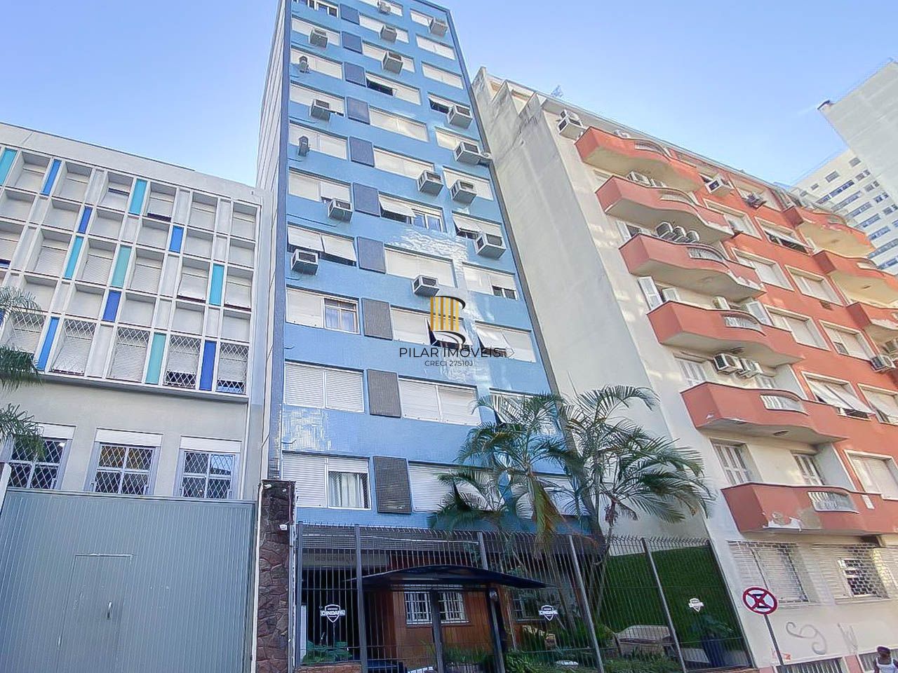 Apartamento amplo de 3 dormitórios, ensolarado, com portaria 24h próximo à UFRGS