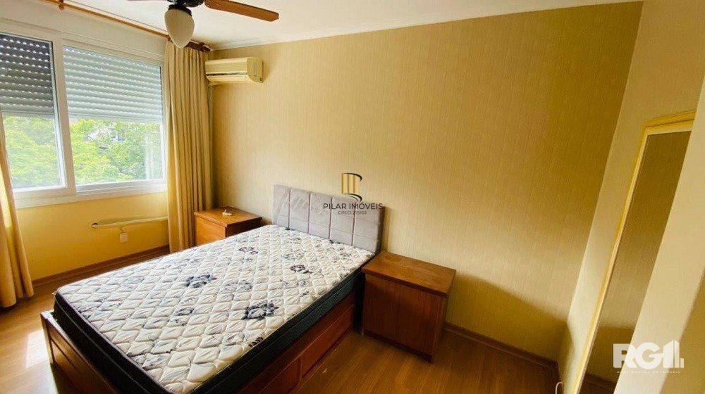 Apartamento de 2 dormitórios, frente, reformado na Cidade Baixa