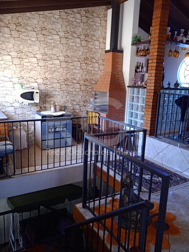 Casa para Venda - 750m², 6 dormitórios, sendo 3 suites, 4 vagas - Partenon