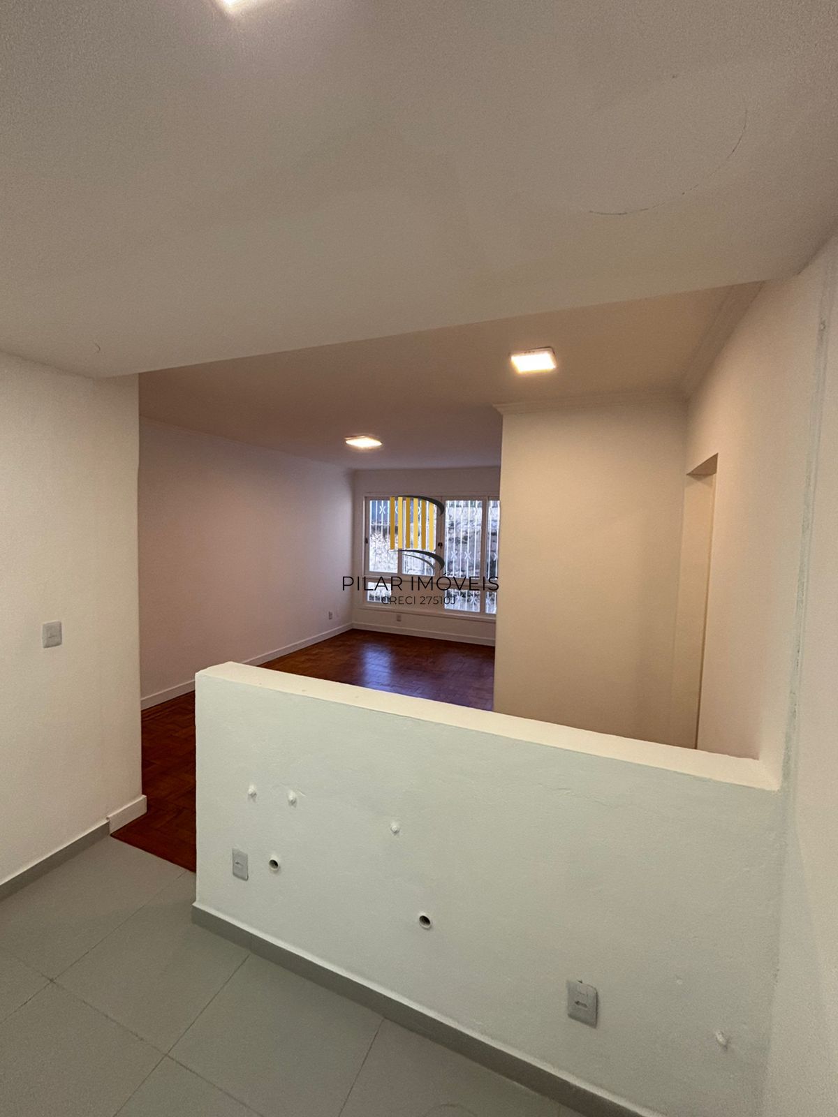 Apartamento amplo reformado com vaga de garagem  à venda na Marquês do Pombal