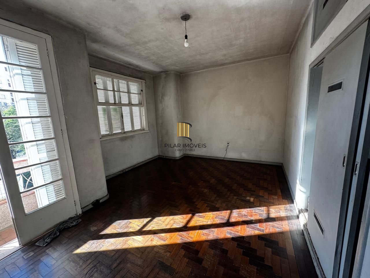 Apartamento desocupado no coração do Centro Histórico de Porto Alegre