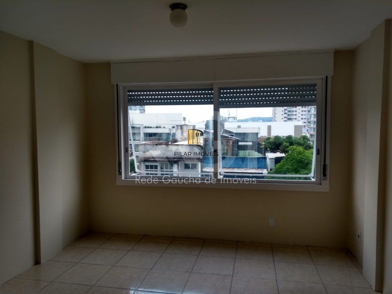 Apartamento JK  em andar alto no coração da Cidade Baixa - Pilar Imóveis