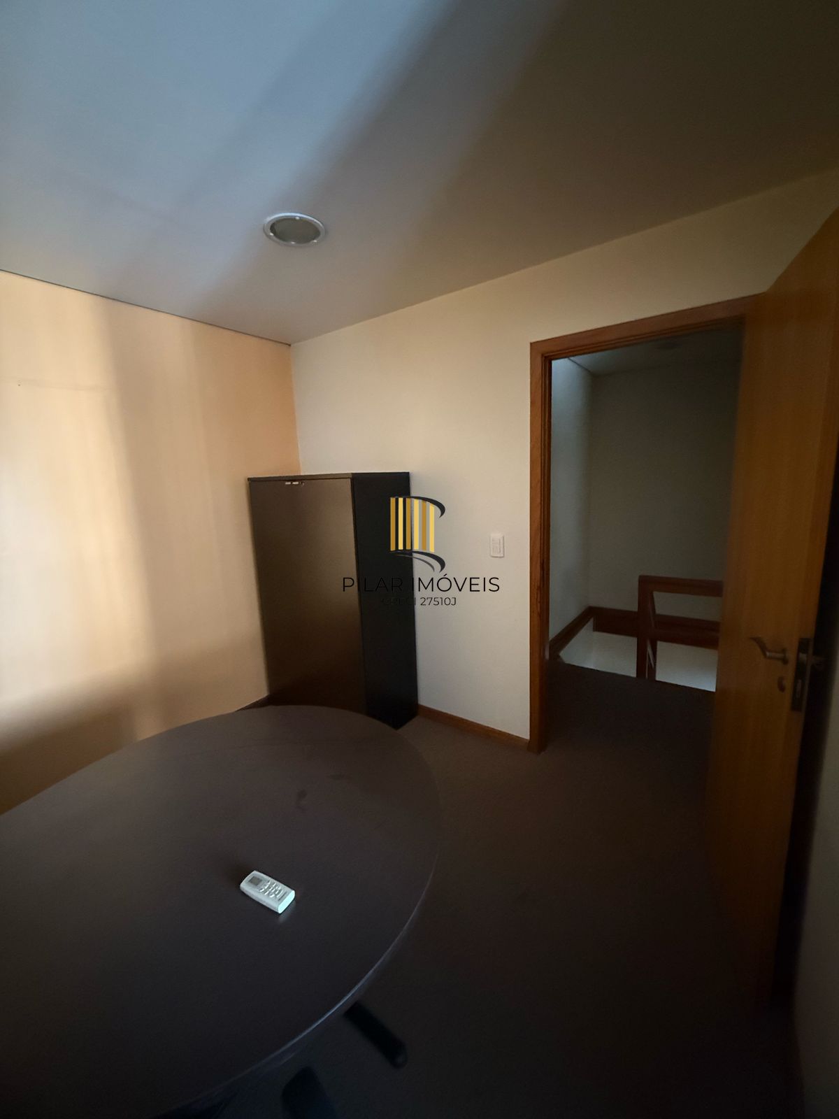Sala comercial duplex com 71m², 2 banheiros e mobiliada na Cidade Baixa