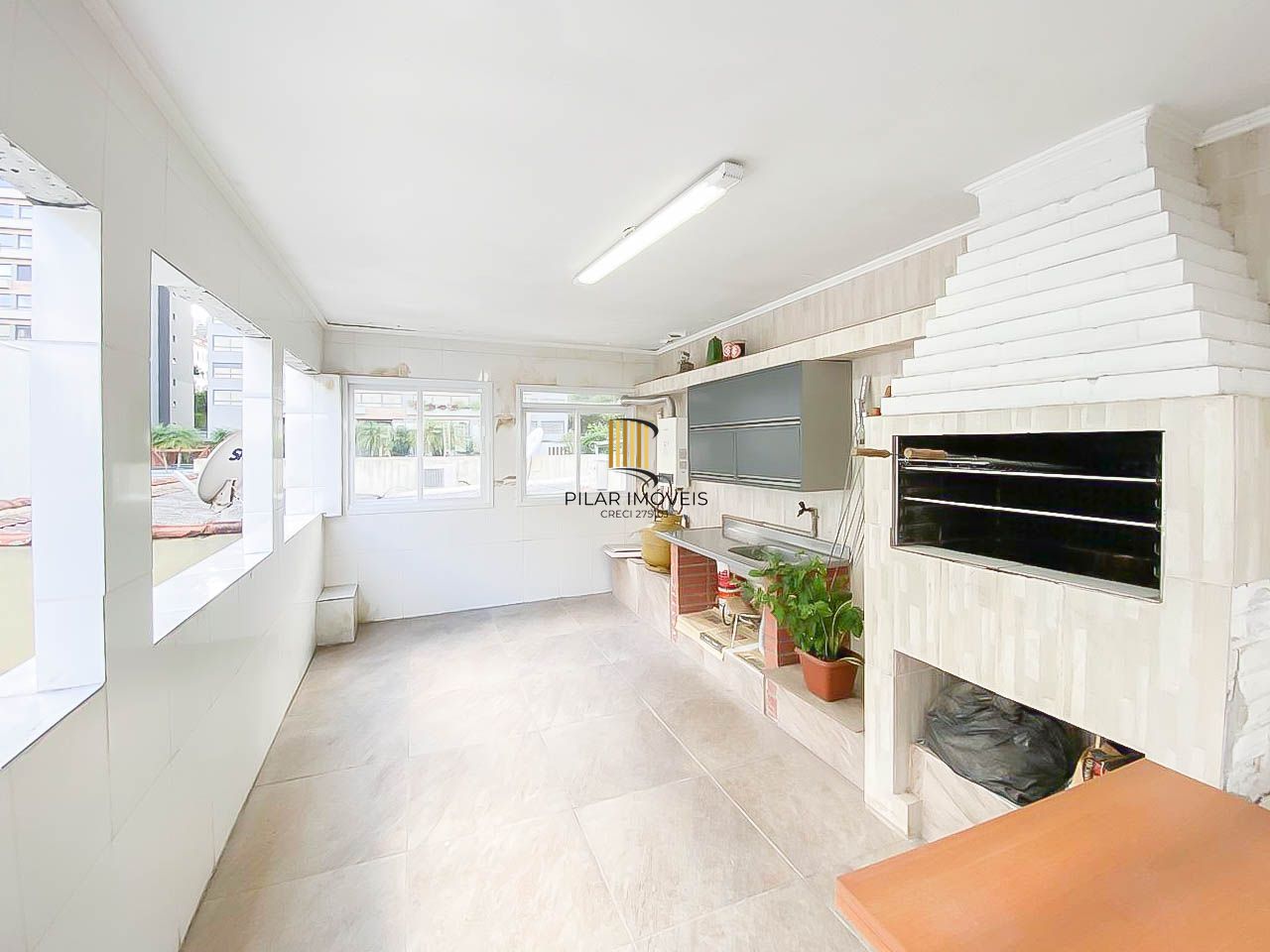 Duplex à venda no Rio Branco com 2 dormitórios, salão privativo e 2 vagas