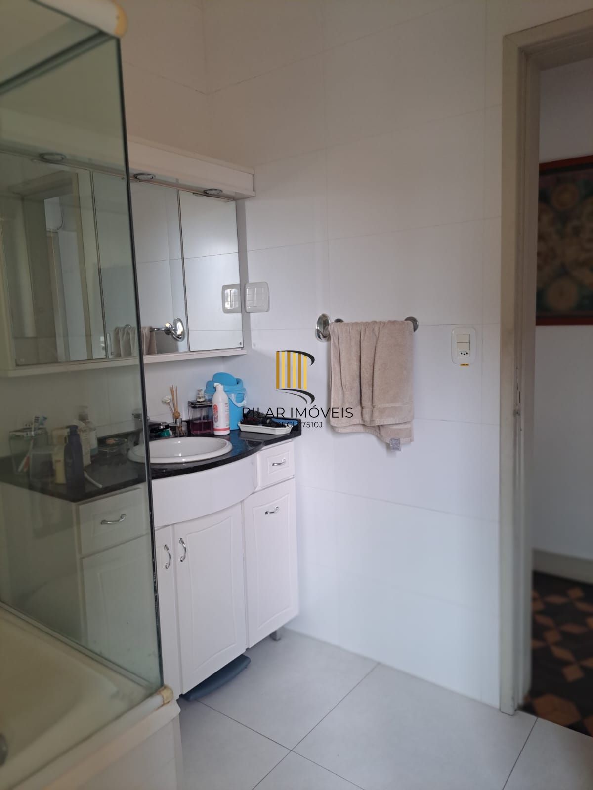 Apartamento  3 dormitórios, de frente com sacada, garagem , elevador, Bairro Cid